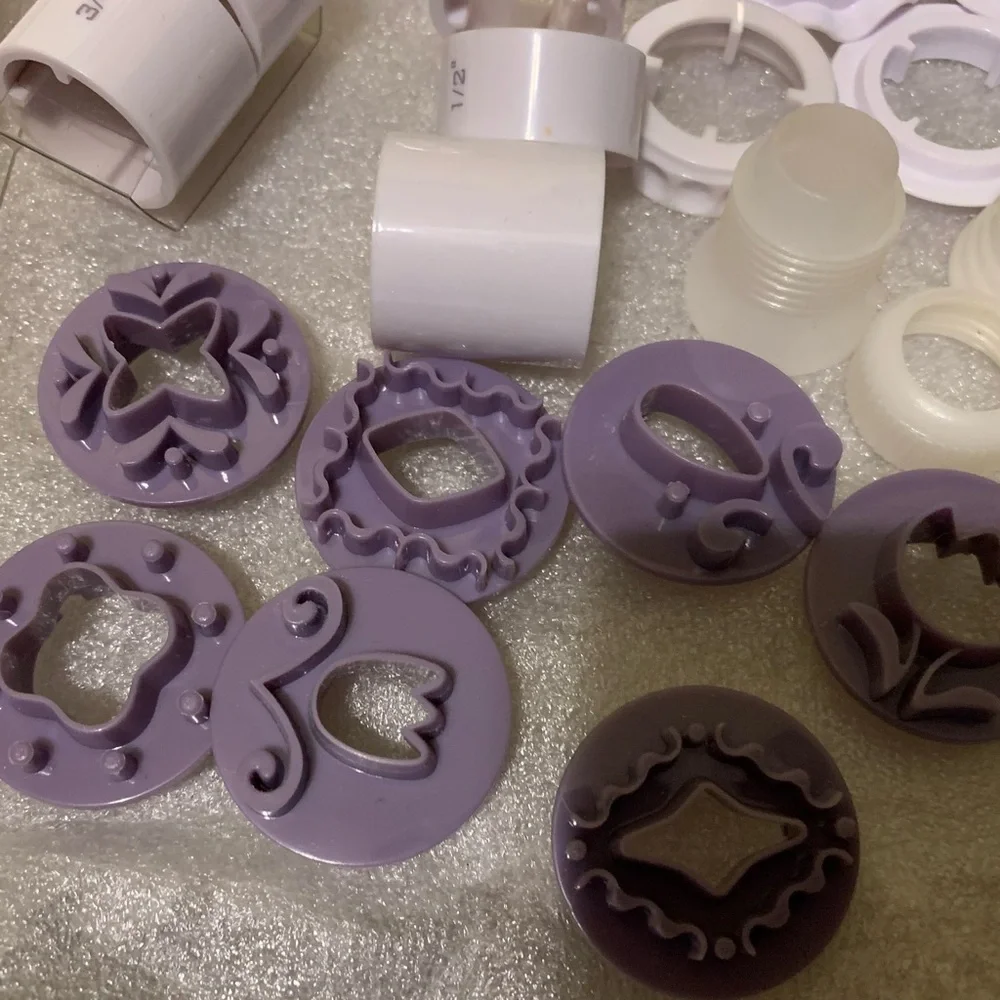 Cake decorating supplies
